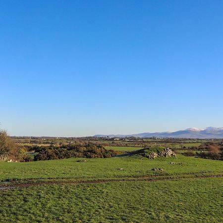 Вилла Cosy Barn Dwyran Экстерьер фото