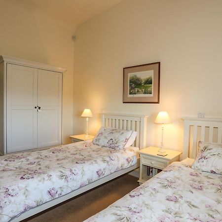 Вилла Cosy Barn Dwyran Экстерьер фото