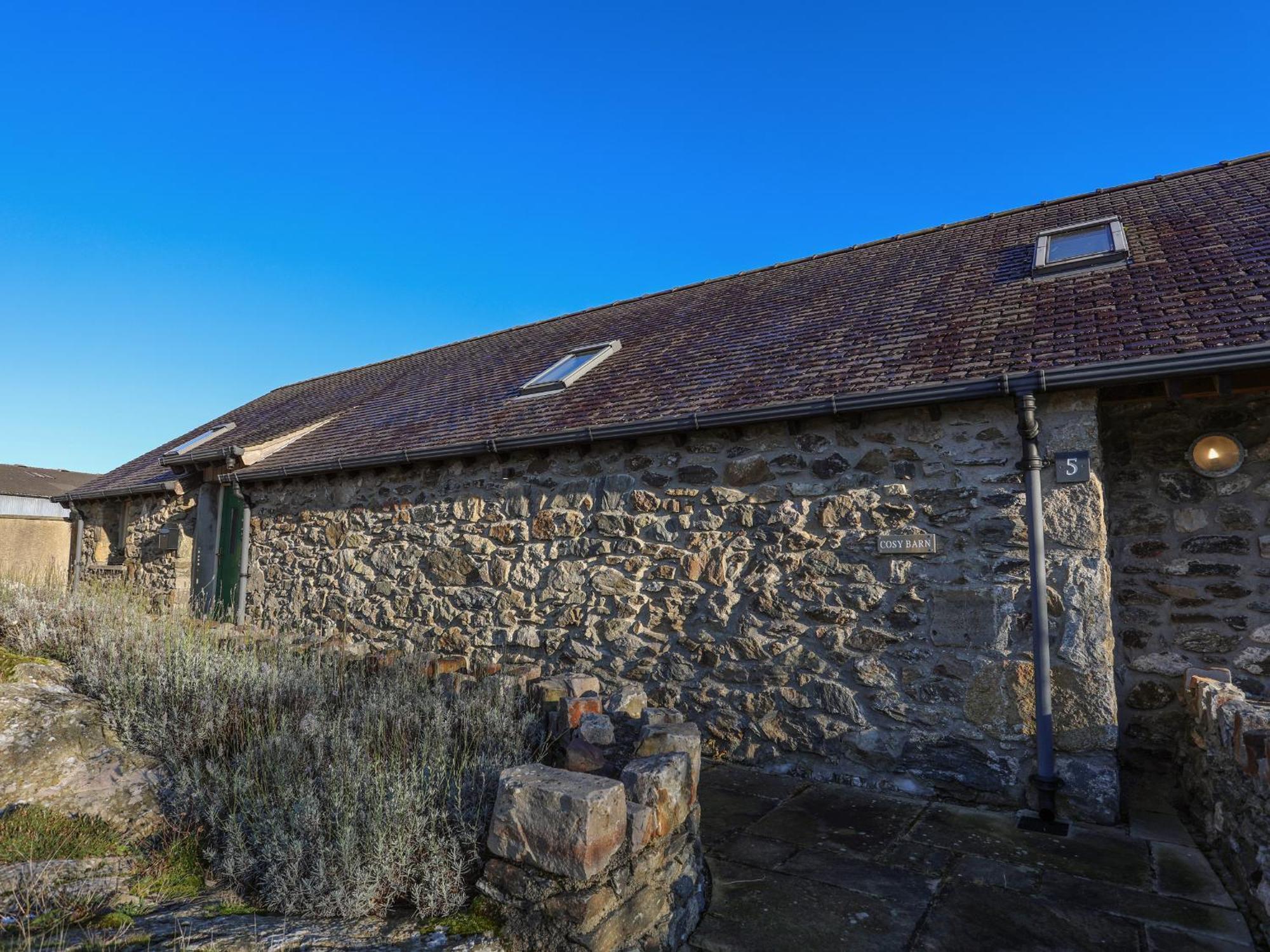 Вилла Cosy Barn Dwyran Экстерьер фото