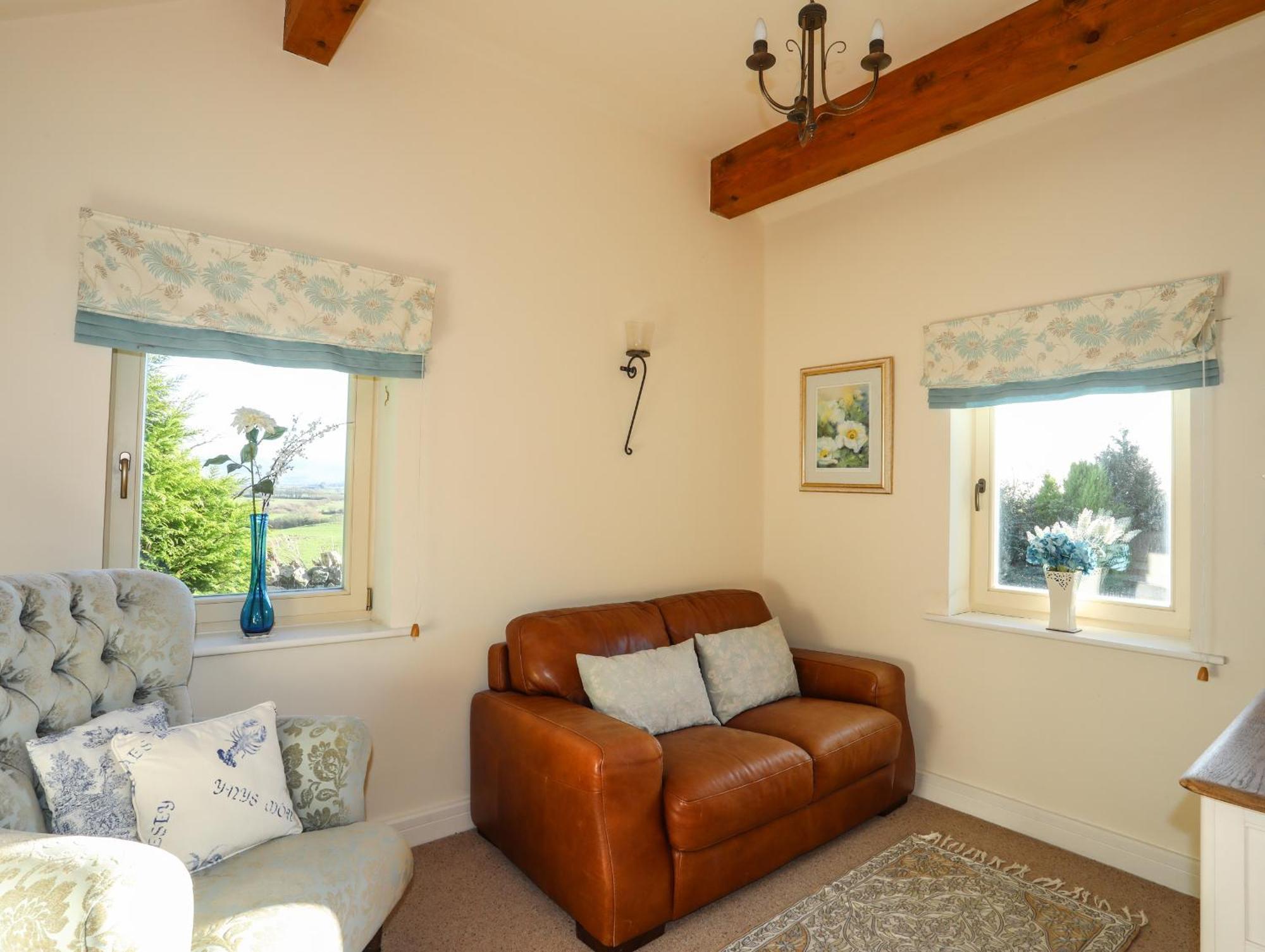 Вилла Cosy Barn Dwyran Экстерьер фото