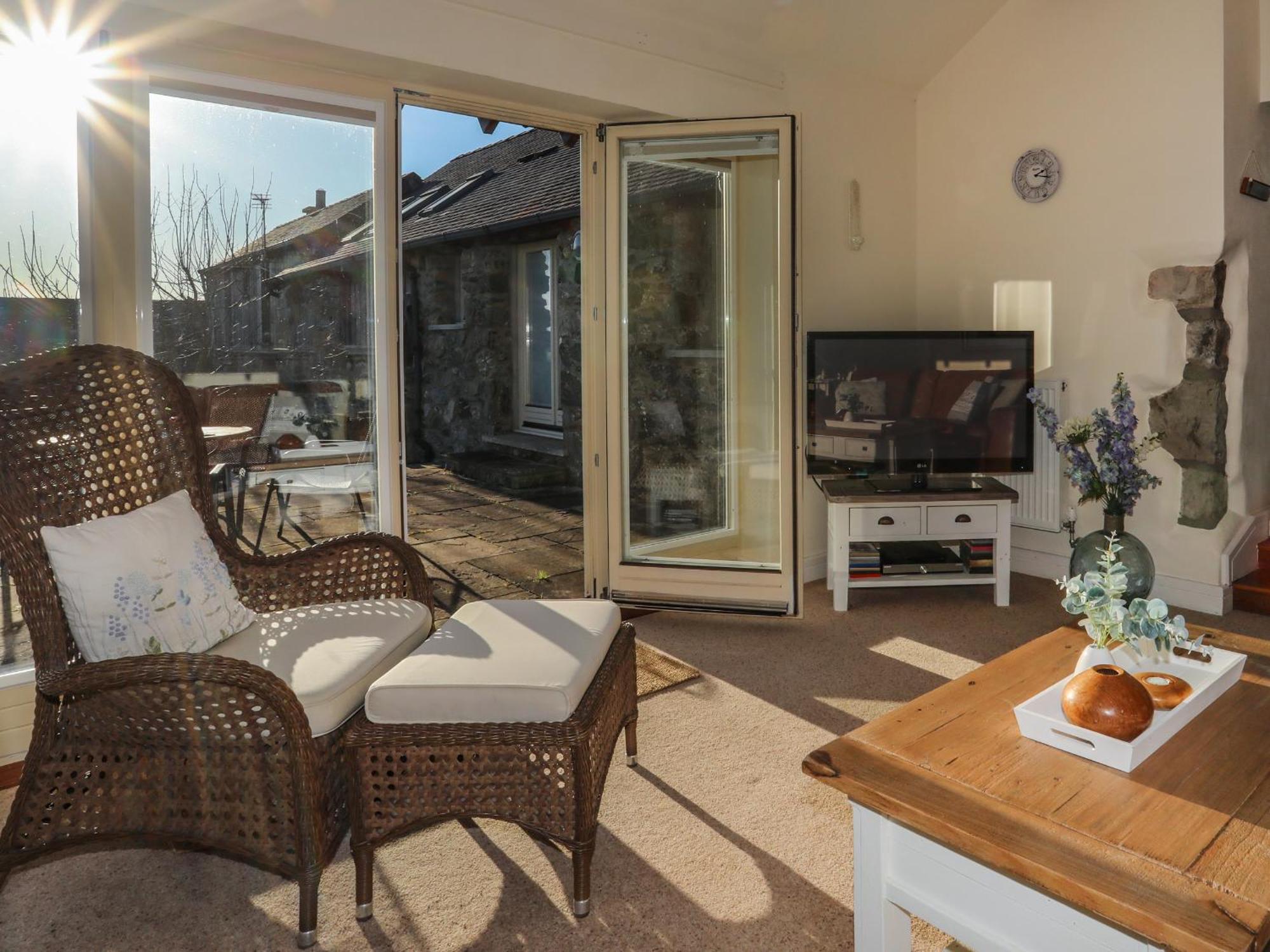 Вилла Cosy Barn Dwyran Экстерьер фото