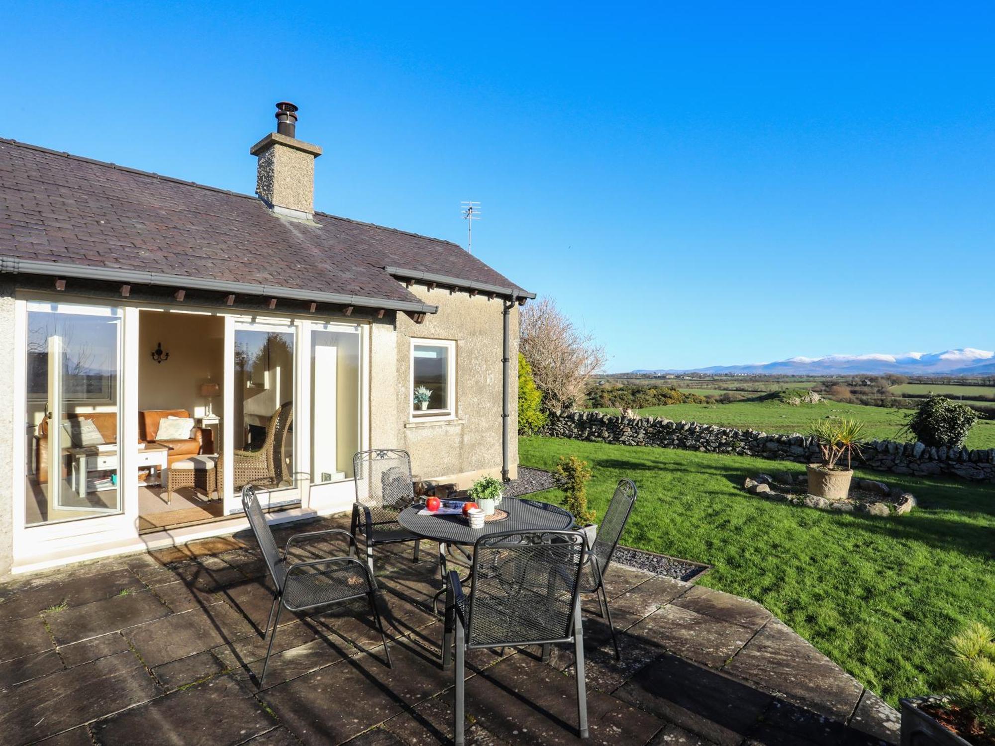 Вилла Cosy Barn Dwyran Экстерьер фото