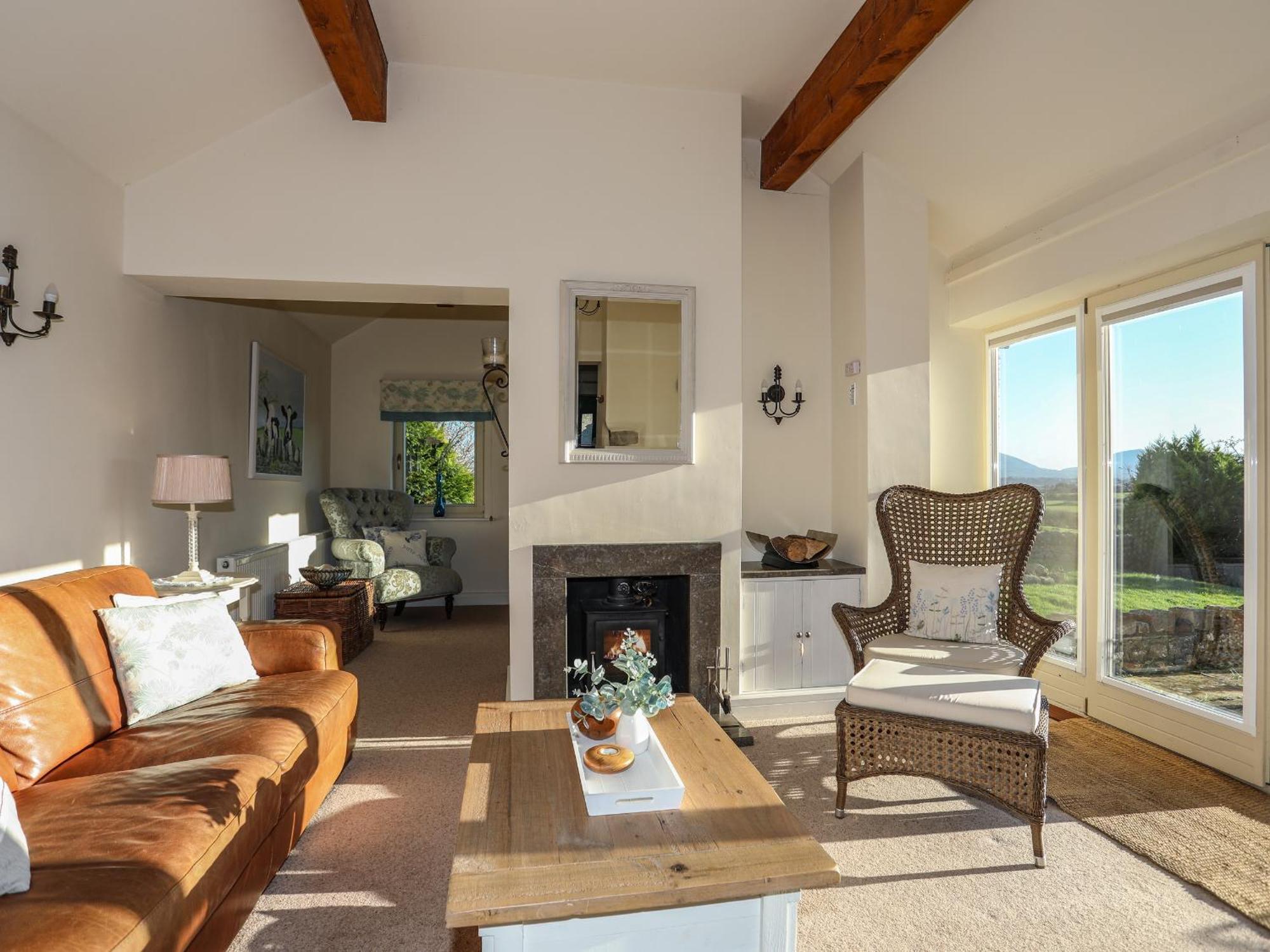 Вилла Cosy Barn Dwyran Экстерьер фото
