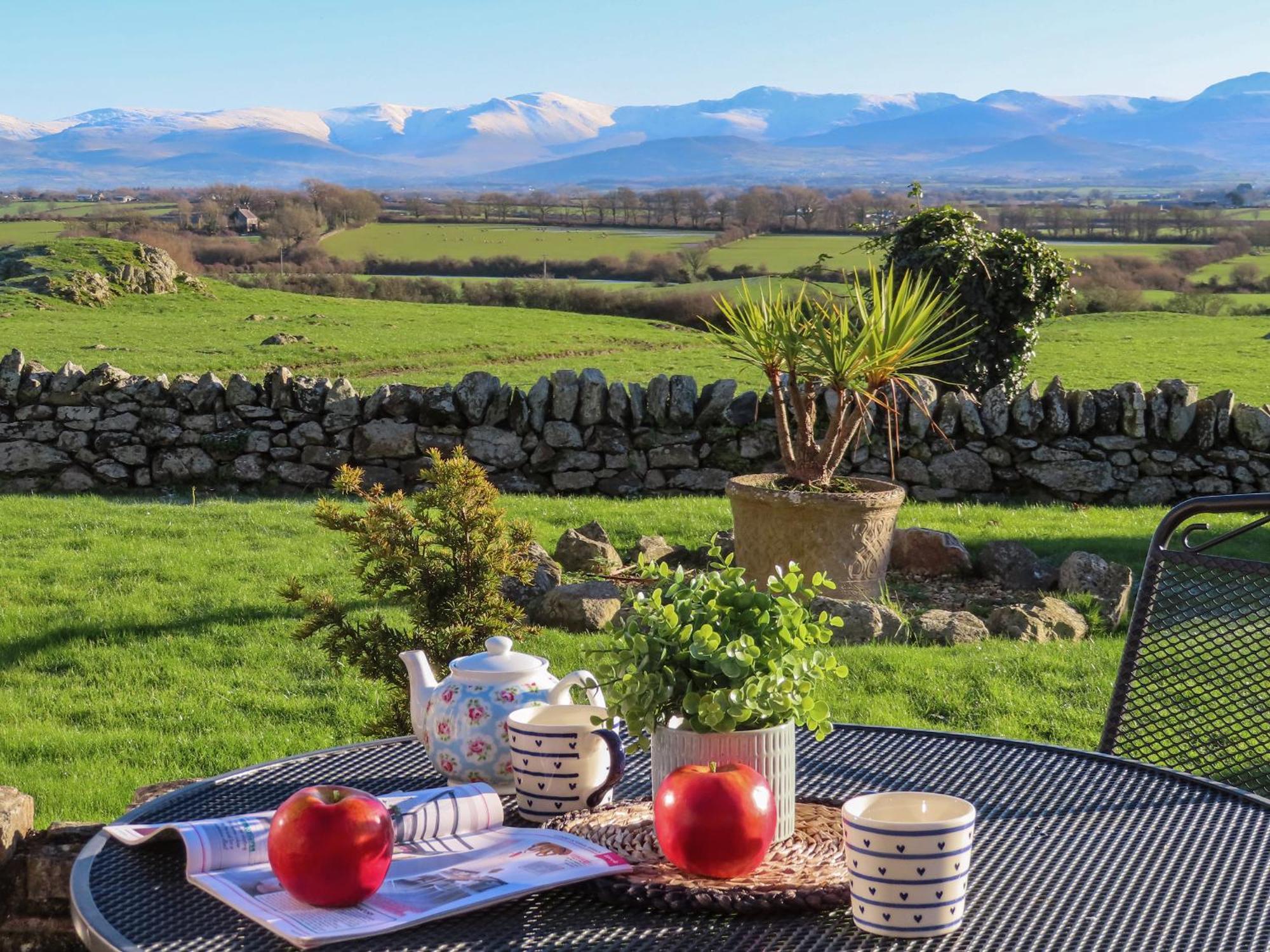 Вилла Cosy Barn Dwyran Экстерьер фото